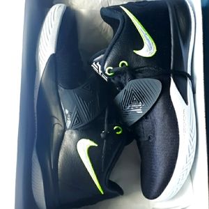Nike Men's Kyrie Flytrap III Black and white Basketball Shoes brand new.